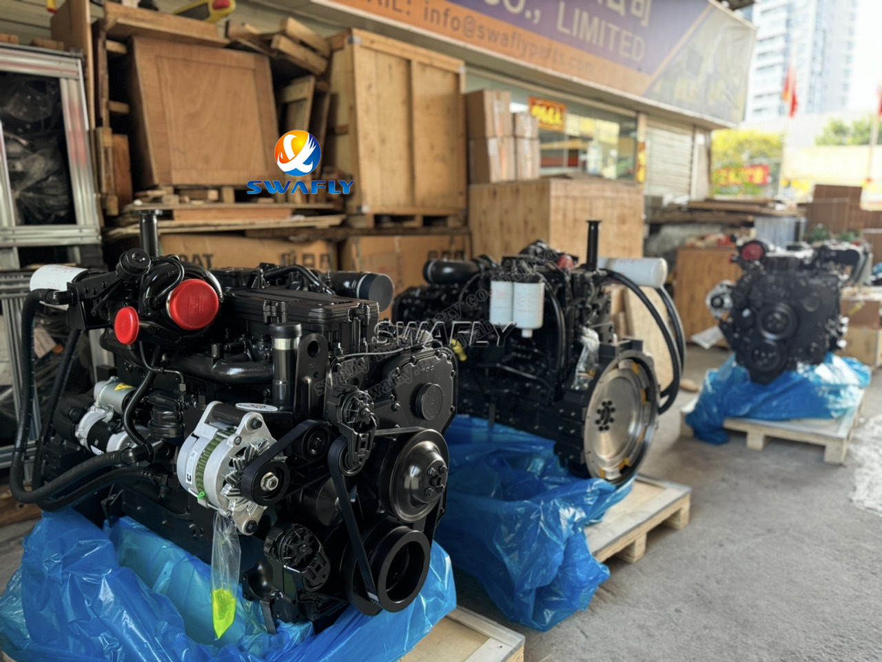 Komatsu PC300-8 ve PC300-8MO Ekskavatörler için Üç Cummins SAA6D114E-3 Motorunun Başarılı Sevkiyatı